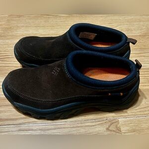Columbia womens 7 Dark Brown Suede Slip-Ons